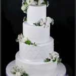 torty bialystok - weselny biały z kwiatami