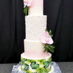 torty bialystok - weselny artystyczny biało-różowo-zielono-niebieski z kwiatami