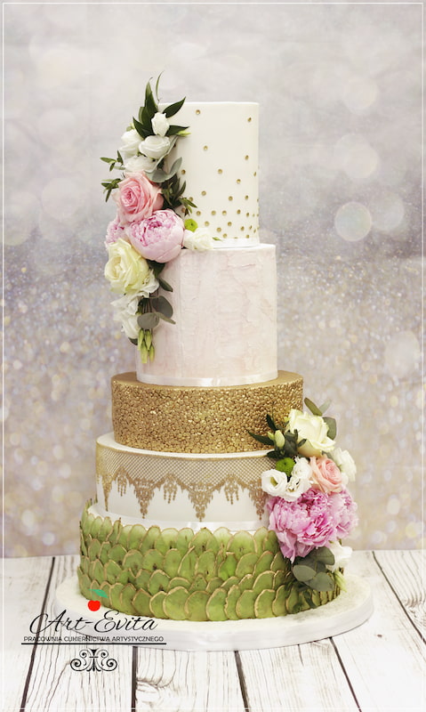 torty bialystok - weselny biało-złoto-zielony z kwiatami