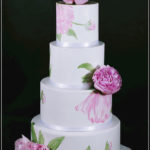 torty bialystok - weselny biały z różowymi kwiatami