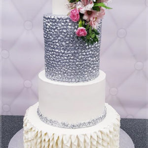 biało-srebrny tort weselny
