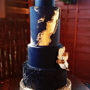 czarno-złoty tort weselny