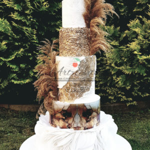 tort weselny boho z trawami pampasowymi