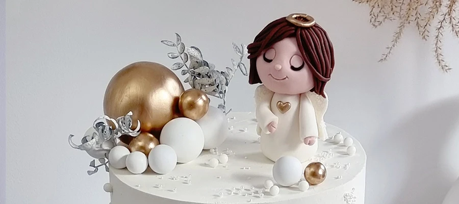 tort na chrzest z figurką 3d